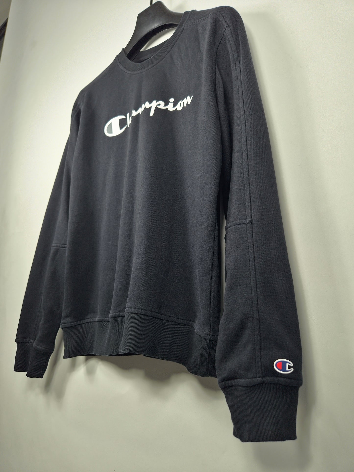 Champion Crewneck Negro Script Blanco