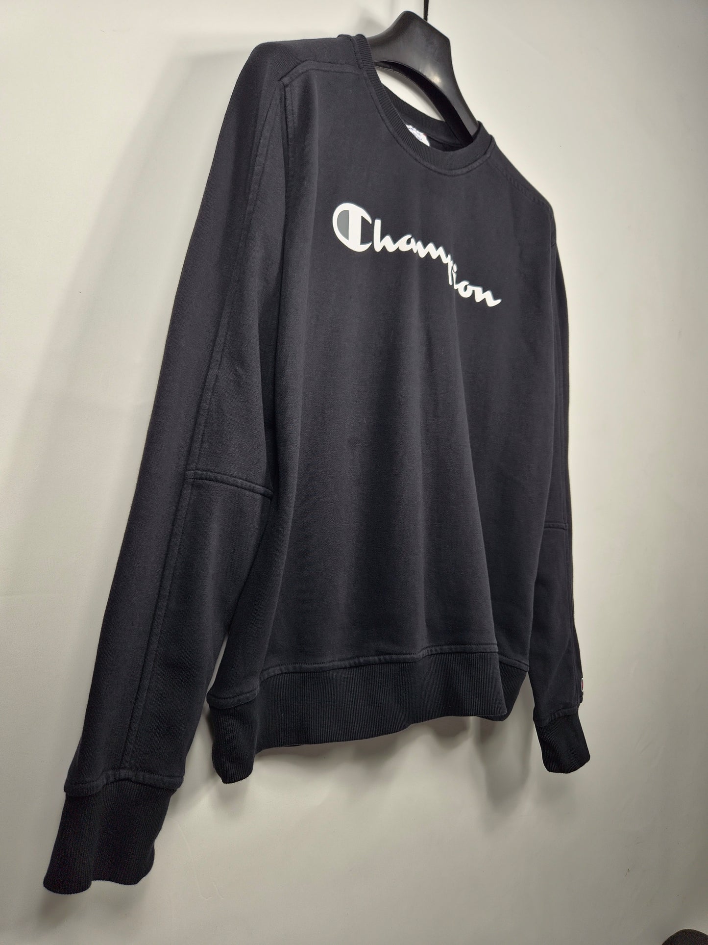 Champion Crewneck Negro Script Blanco