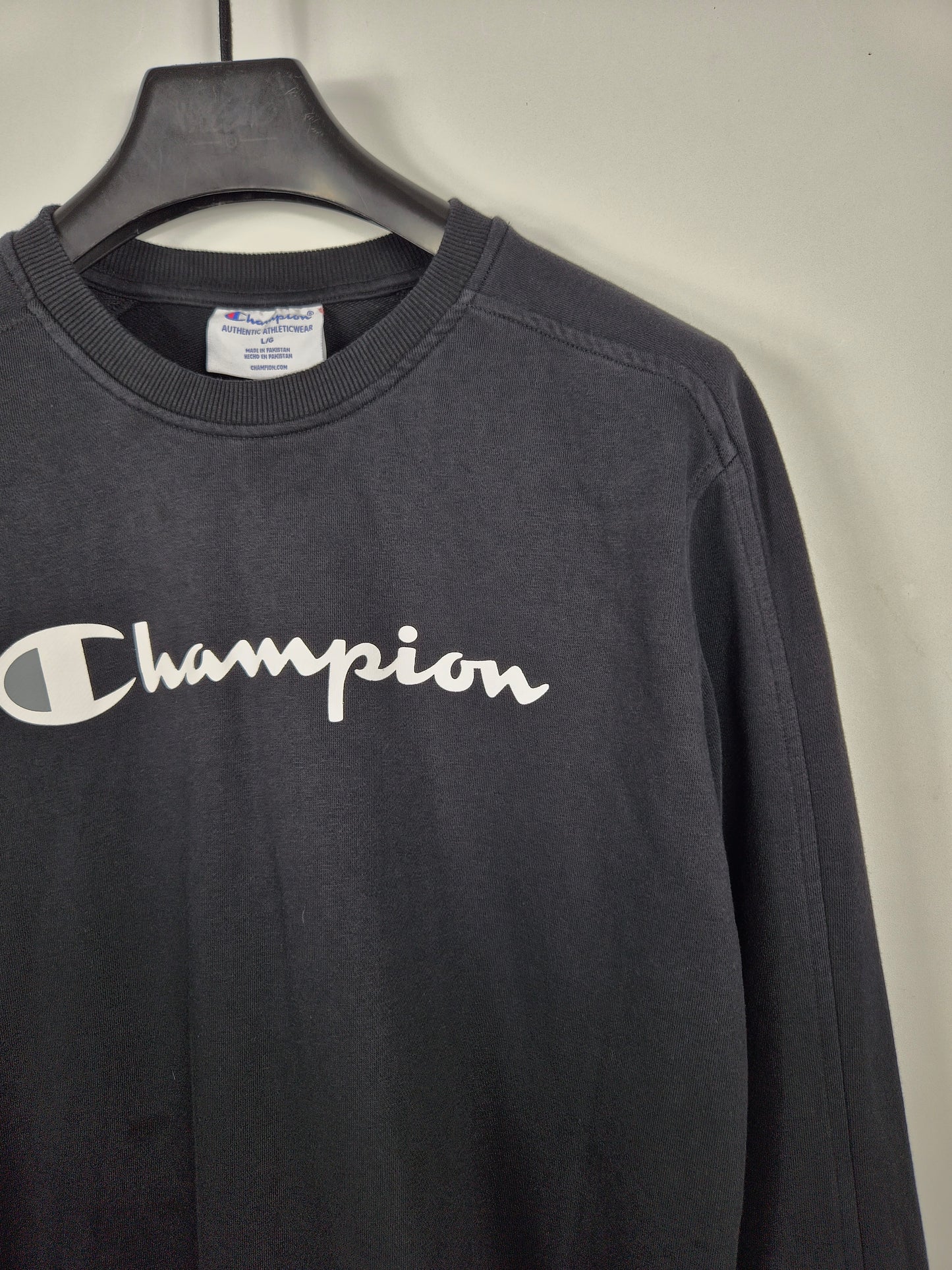 Champion Crewneck Negro Script Blanco